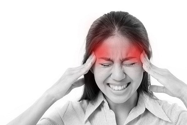 Đau vận mạch thường đau dữ dội ở vùng thái dương, đỉnh đầu